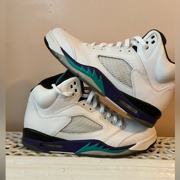 Jordan Other - Ari jordan 5 grapes